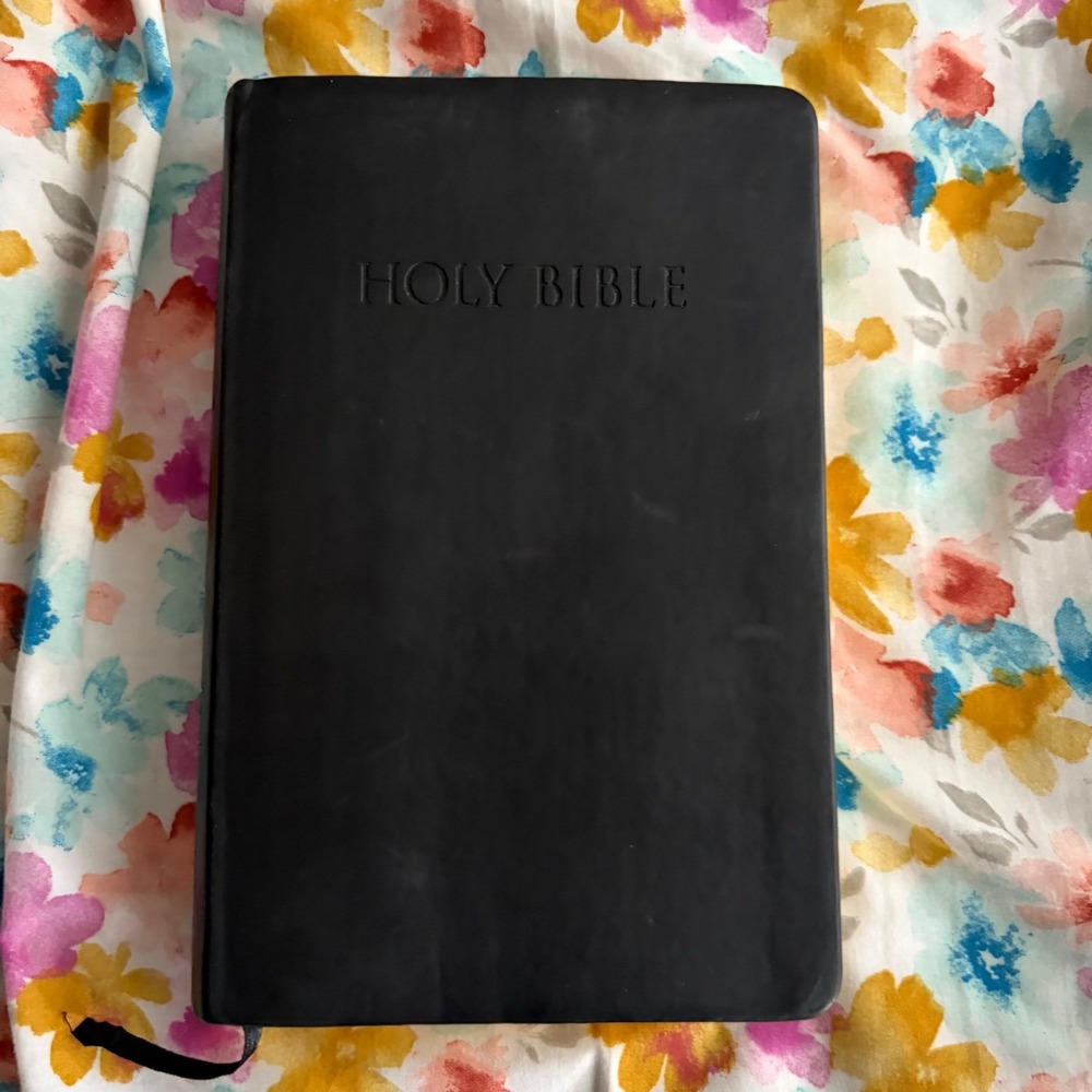 Whitaker House KJVER Thin Line Bible Red Letter Personal Size Black PU Ultrasoft